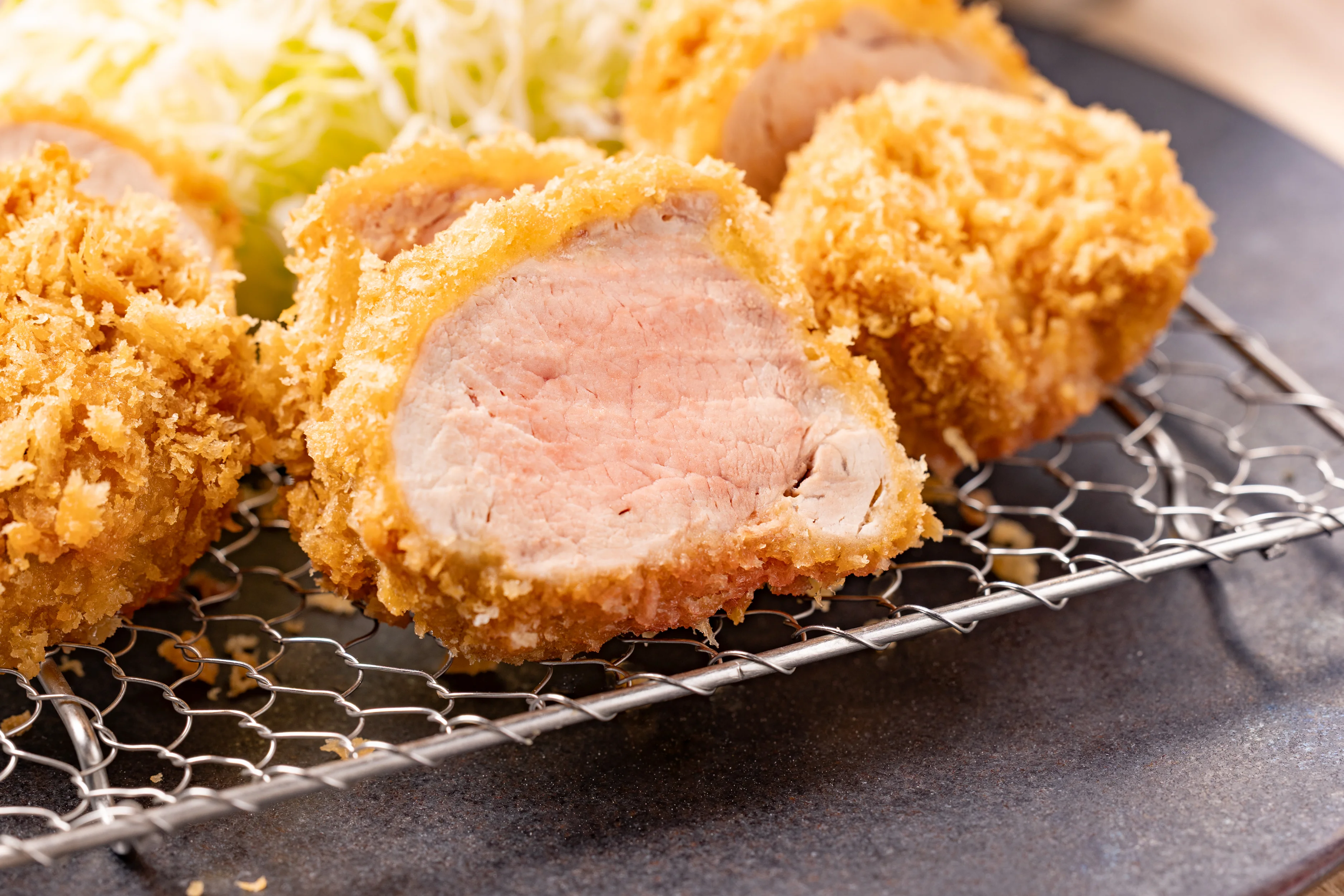 和モダンなとんかつの一皿